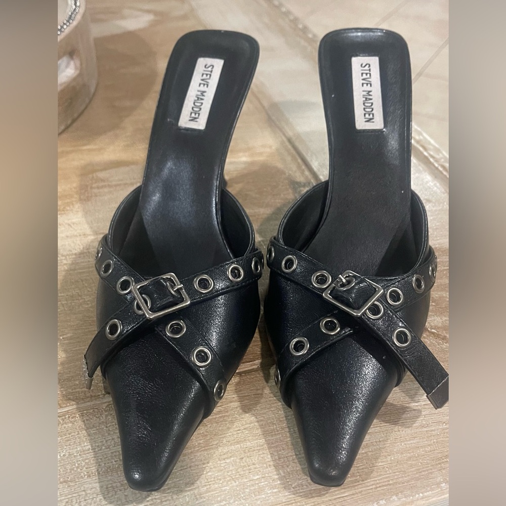 Steve Madden is Women’s Sleek Black pointed Toe kitten heel pump size 10